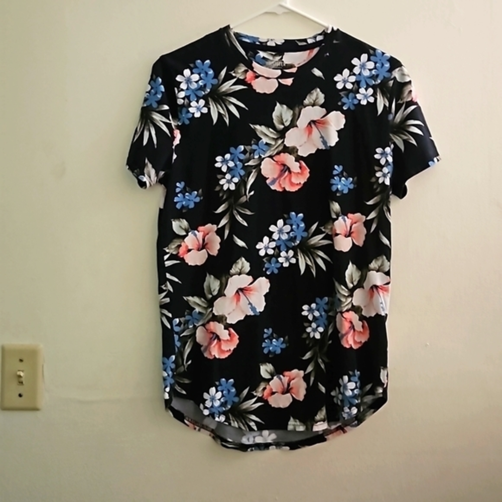 Small Hollister Curved Hem‎ TSHIRT